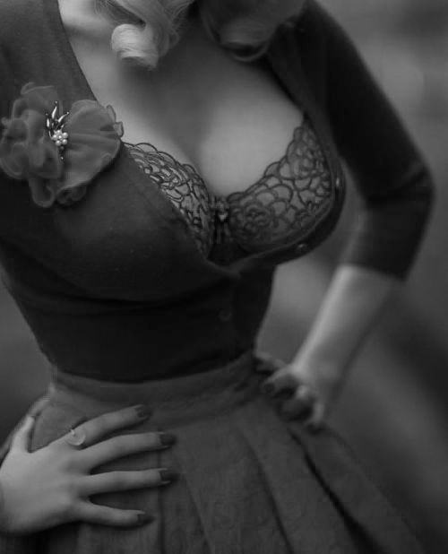 daughterofaphrodite828:  blackwhitesublime:  Lovely 🖤🔥  Beauty💗💗💗