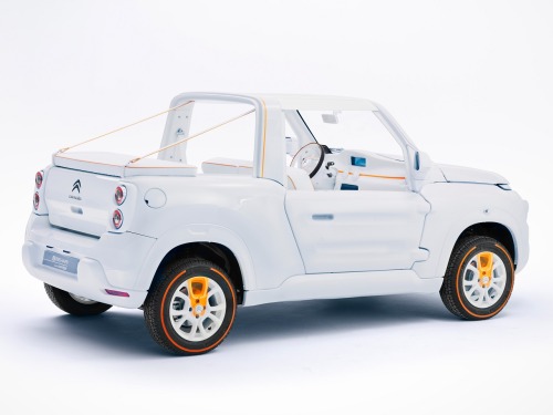 fuckyeahconceptcarz:  2016 Citroën E-Mehari styled by Courrèges