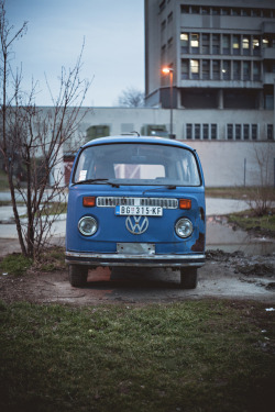 nikolaitamara:  http://www.flickr.com/photos/nit000/ vw 