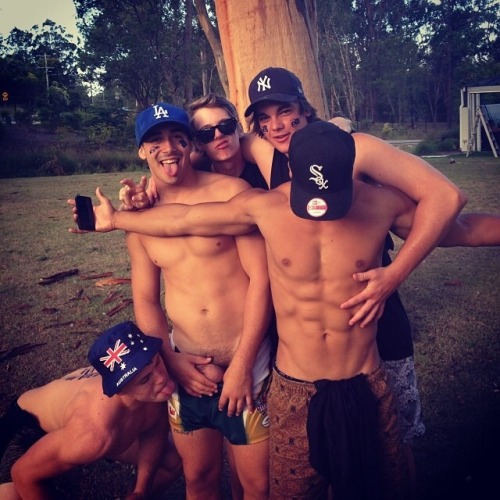 borntoservicestr8men:  What’s not to love about Australia?  I think I would blow the whole country.