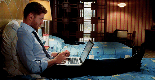 frozen-delight: SPN Parallels: Dean sprawling on a bed