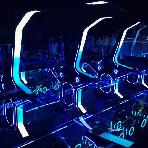 dragonladyb:  The best ride in Disney➡️TRON👌🏼  #tron #disneyland #disney #park #futuristic #crazy #loveit #weekendfun #shanghai #china  (at Shanghai Disneyland Park)
