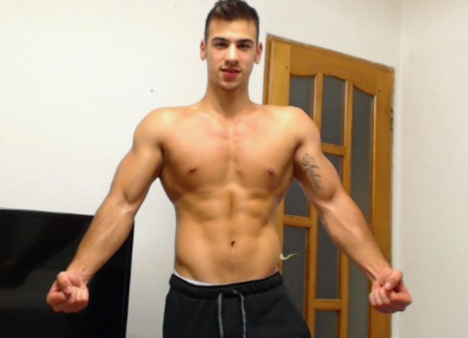 gaydoms:  Are you ready to serve a dominant college muscle master? Watch me flex,