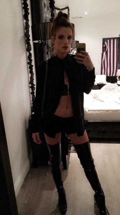 chicas-de-tv:  te presento a la reina de #Snapchat Bella Thornehttp://chicas-de-tv.tumblr.com/post/146522824911/te-presento-a-la-reina-de-snapchat-bella-thorne