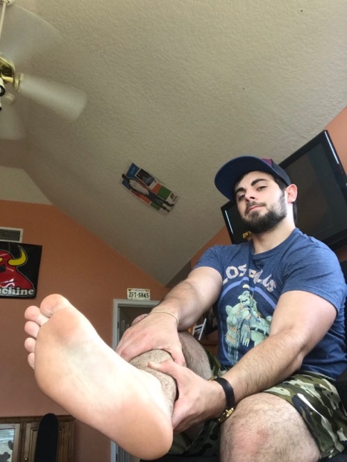 boycrazy1981:  Look at this perfect foot and my perfect new haircut losers. Your pathetic beta ass is sitting there wishing you could serve me and my feet 😏 @godmattx