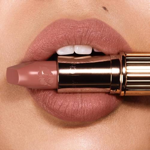 http://lacerouge.tumblr.com/post/146924505690