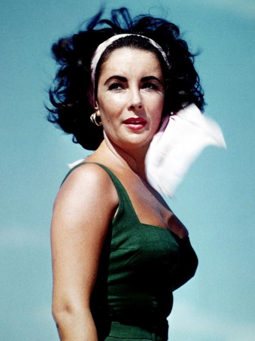 Sex gatabella:  Elizabeth Taylor’s costumes pictures