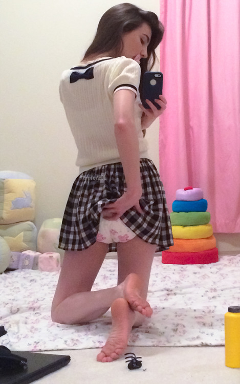 appleabdl:   I wore this to the movies  