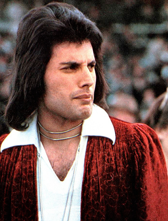 Freddie at Kempton Park, 1976. Photo by Watal... - Freddie Mercury & Queen