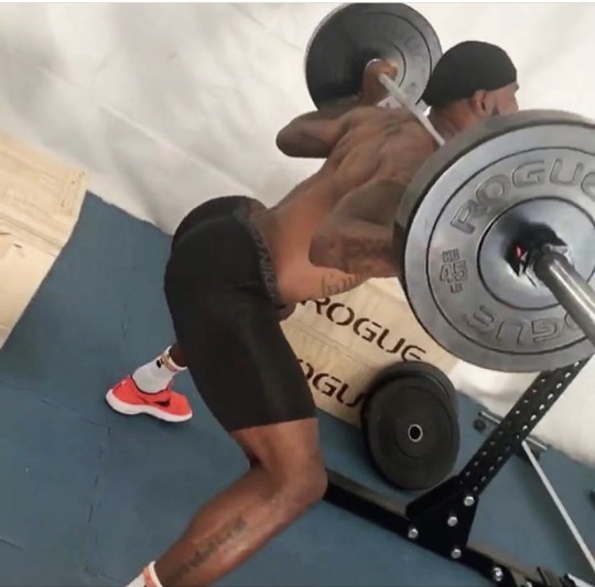 bigpoppachitown:Lebron James 