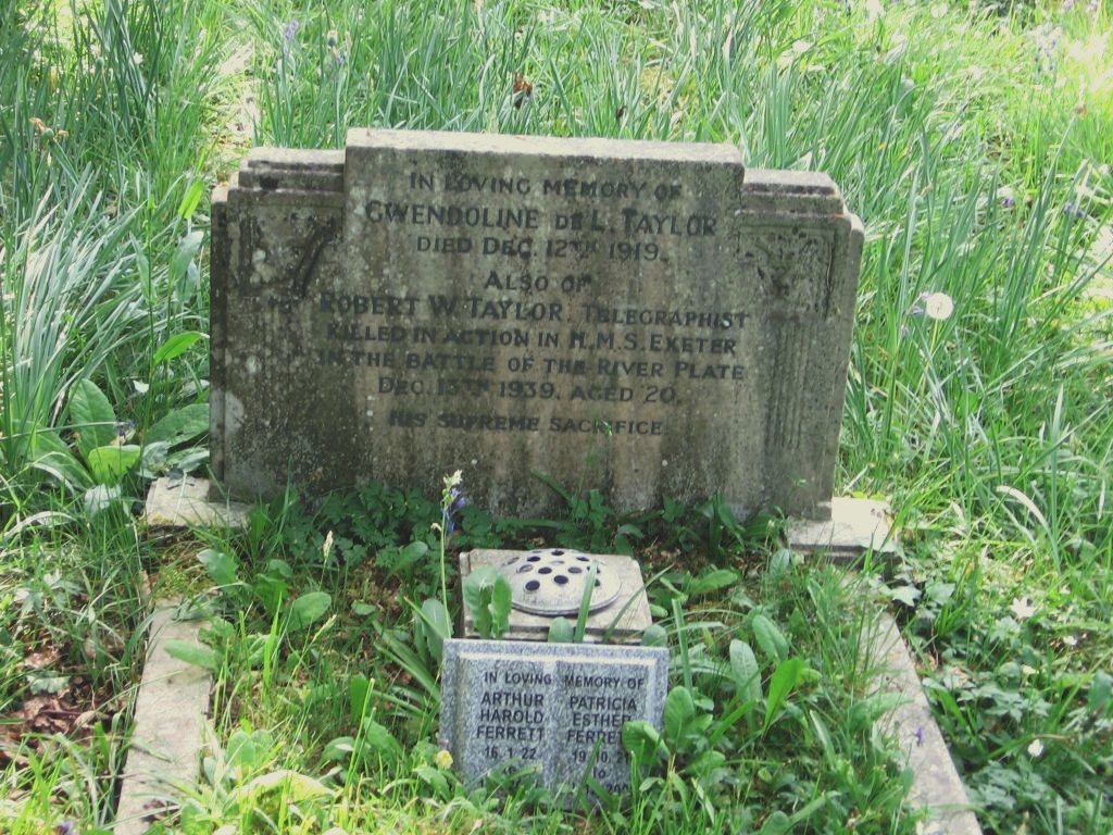 englishsnow:  Old Southampton Cemetery by dippy_duck 