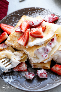 do-not-touch-my-food:  Strawberries and Cream