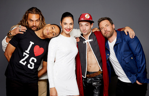 galgadotsource:Gal Gadot and the cast of Justice League for Entertainment Weekly
