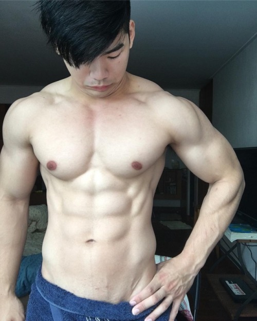 chot11223344: topasiangay: Woah!! love him ▀▀ RELATED CATEGORY  ▀▀ ✦ Asian Hot Guys: goo.gl