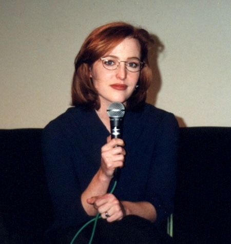 countingaliens:gillian anderson // at an x files convention