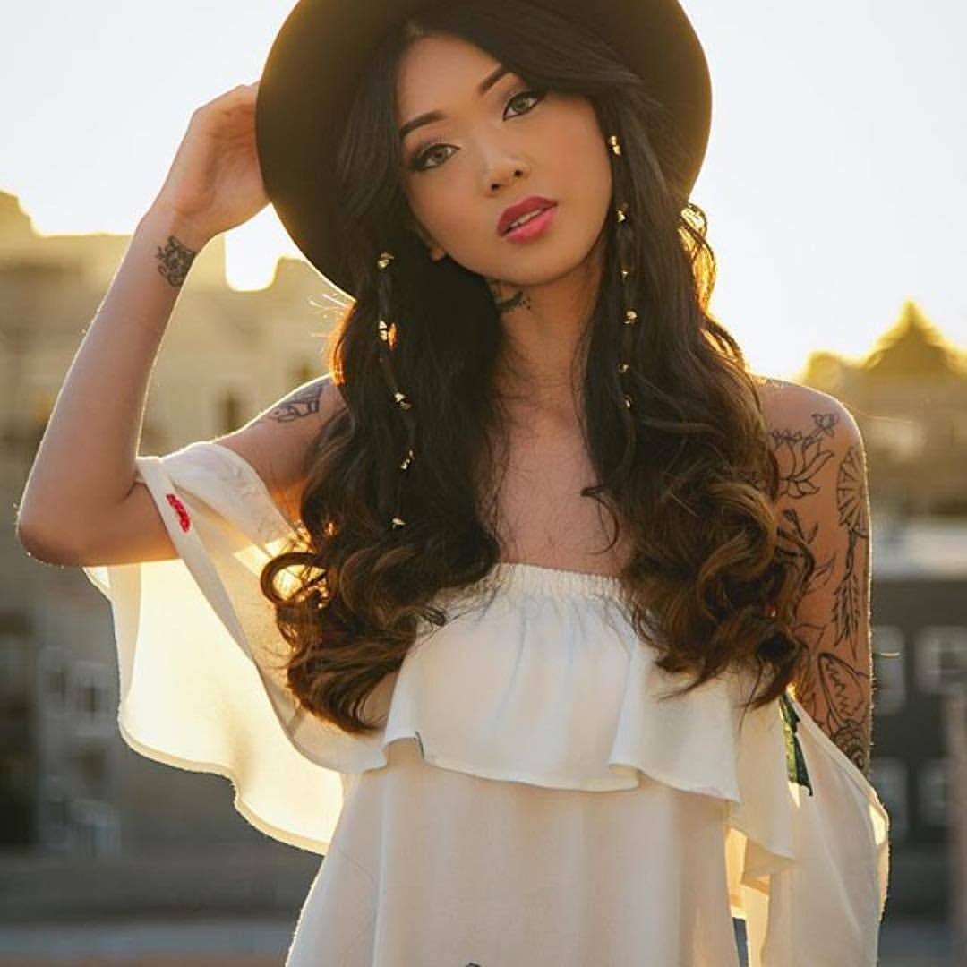 world-of-asian-beauties:  @nhutella_:The day will be what you make it, so rise, like