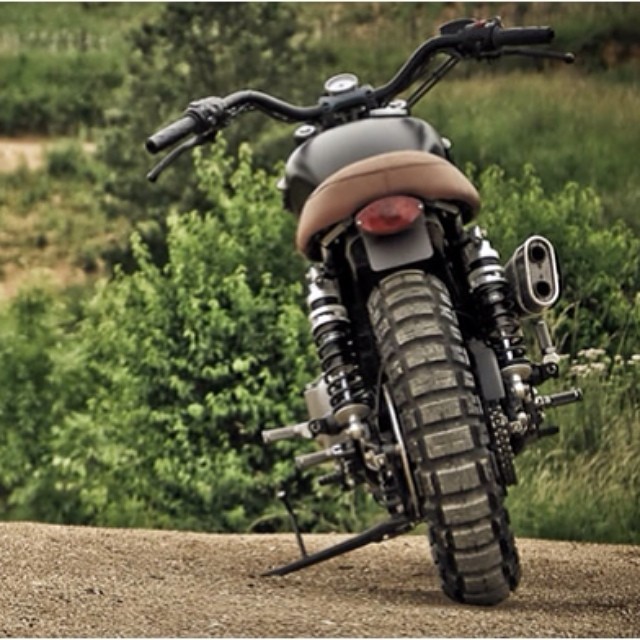 oilandbloodgarage:  Triumph scrambler by FCR #vintage #vagabond #scrambler#triumph#caferacer