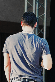 sunrisejared:  #JensenLoveWeek: Day 3↳ Jensen + Favourite Body Part [Shoulders/Back]