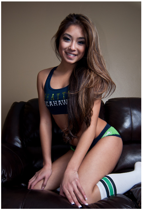 Such a cute little fuckbox. She looks like hours of fun.