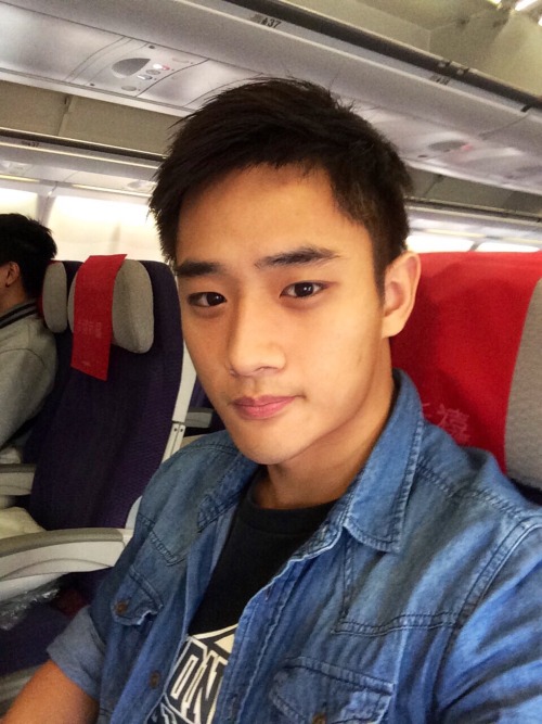 itsaznbitch: Calvin , 23. Taiwanese straight guy.