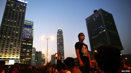 breakingnews: Protesters remain defiant in Hong Kong despite police warnings BBC News: Tens of thous