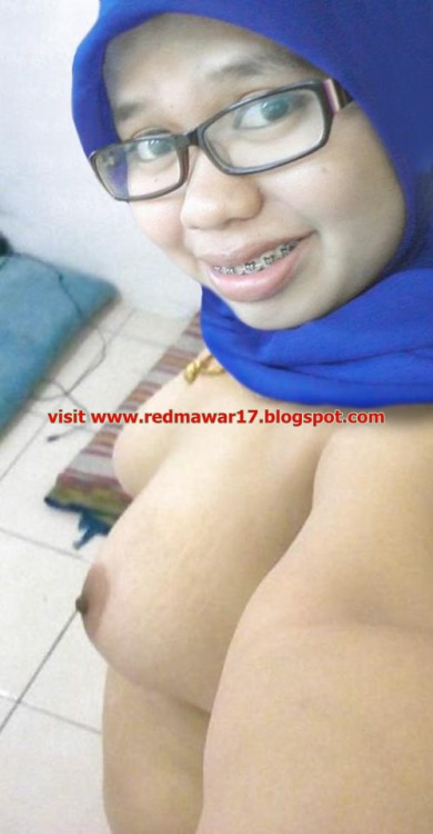 melayunikmat:  Bertudung terkapar kepuasan selepas selesai.