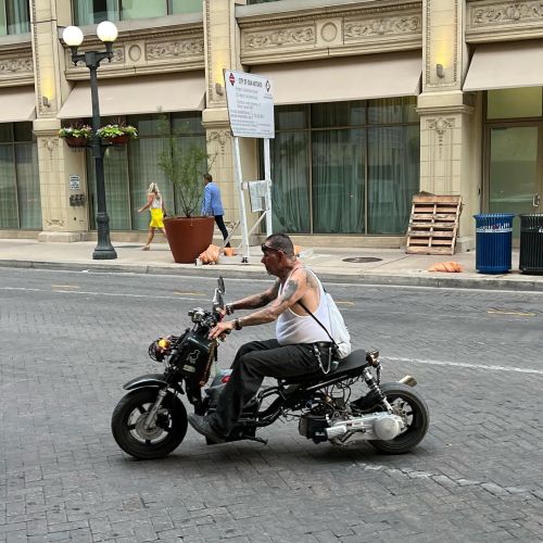 Meanwhile, up at street level.#urbanphotography #texas #sanantonio #coolbike (at Downtown San Anto