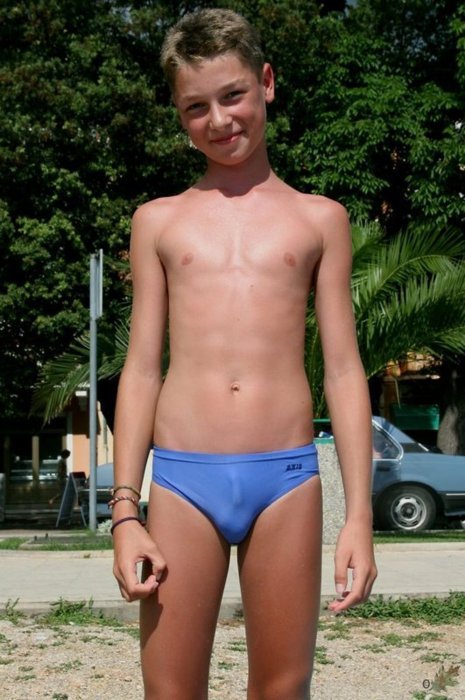 ohmegaboys:Boy Bulges in Undies & Speedos