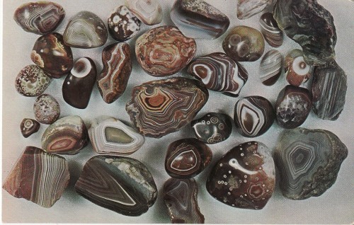 elranchonotsogrande:Agates.  Vintage postcard.  From my personal collection.