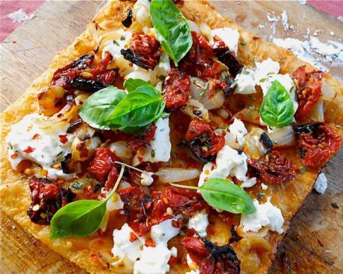 mothernaturenetwork:  Recipe: Grilled Veggie Pizza Combining fire-roasted vegetables