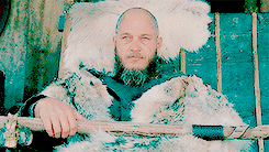 qveenofwinter:Vikings 4x01 | A Good TreasonIt is unwise to imagine the death of kings.
