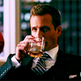 pearsonspecterlitt:  Harvey Specter + drinking 