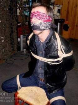 chilean boy like bandanas and bondage