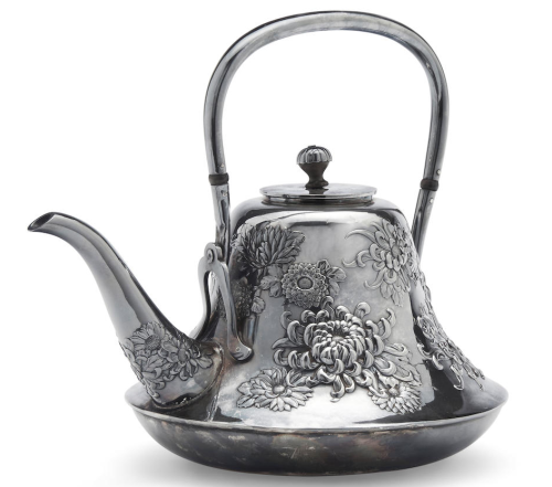 designobjectory:A silver teapot by the Samurai Shokai workshop, Meiji period (early 20th century)