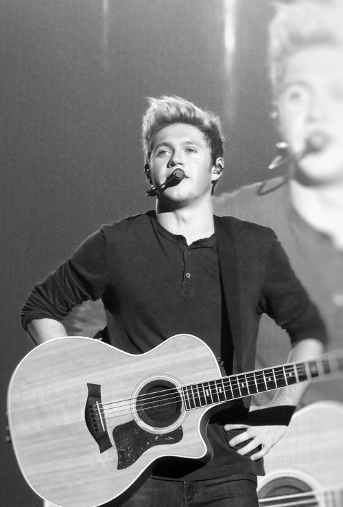Niall on stage in Birmingham (10.10.15)