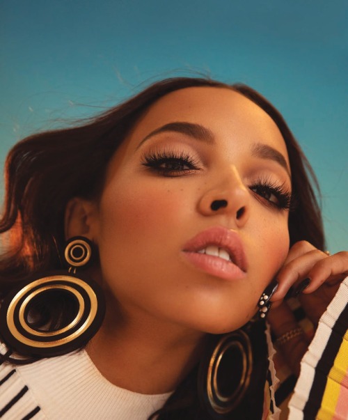 beautifullyconstructed:  bc / tinashe \ anairam