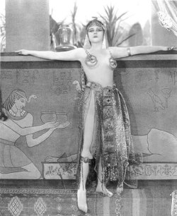  Theda Bara 