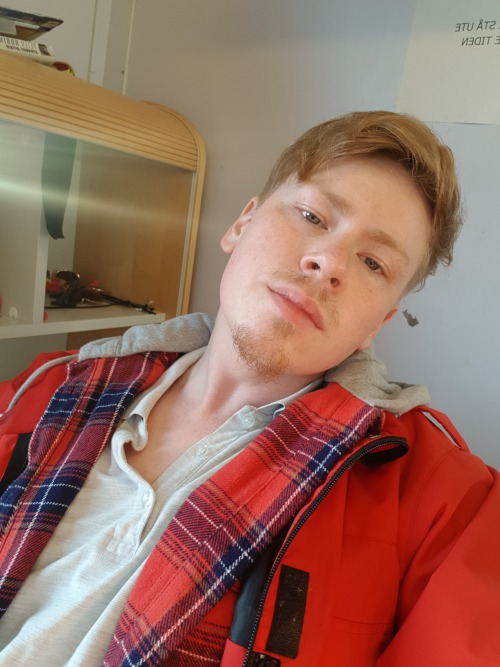 faggo-tron-prime:Work selfieI&rsquo;m bored af but it&rsquo;s kinds nice