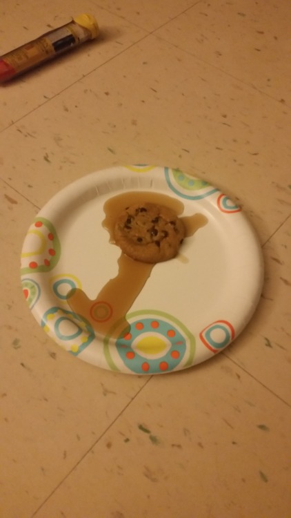thecoltonburpo:  a cookie that i am ambiguously allergic to, doused in day old dr pepper  overall: 3/5 decent but like, if i die it wouldn’t have been worth it
