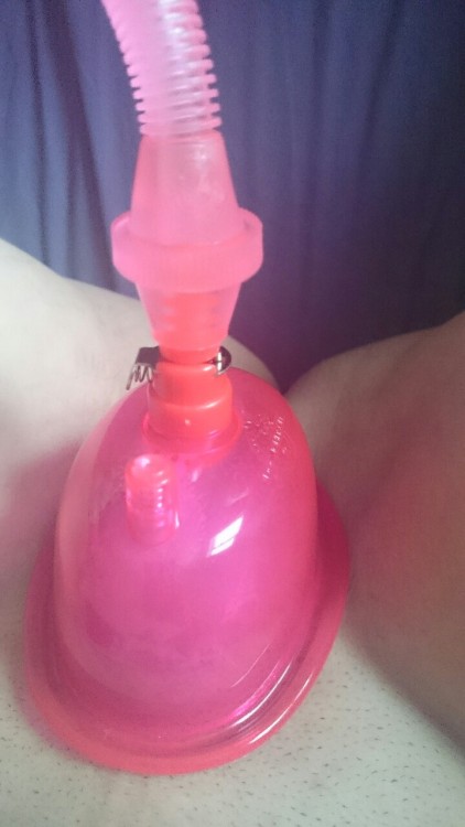 naughtylittlegirlxxxxx: Decided to try my pussy pump again this morning, hoping for nice swollen lip