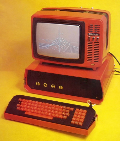 appendixjournal: The Agat 4, an Apple II clone that was the most popular PC produced in the Soviet 