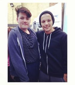 sass-me-harder-louis:  Louis today - 25.03.14 +