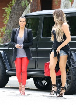 kimkanyekimye:  Kim K and Khloe K are bad