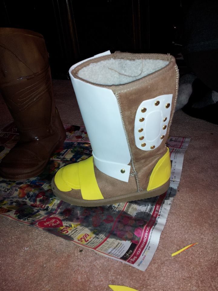 kandiskosplay:  My progress so far on the Ezio cosplay I have been commissioned to