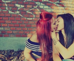 lipstick-lesbian:  ♀♡♀