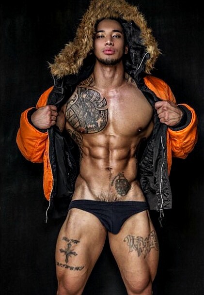 enyce2015:  Ooohh dammmn! Papi be sexxxy as fukk and fine as hell!!