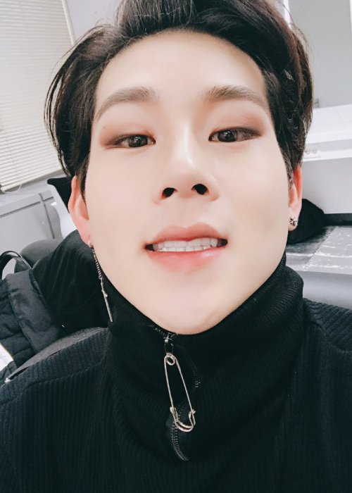 daily-monsta-x:Tuesday:Fighter-era Jooheon selcas ❤