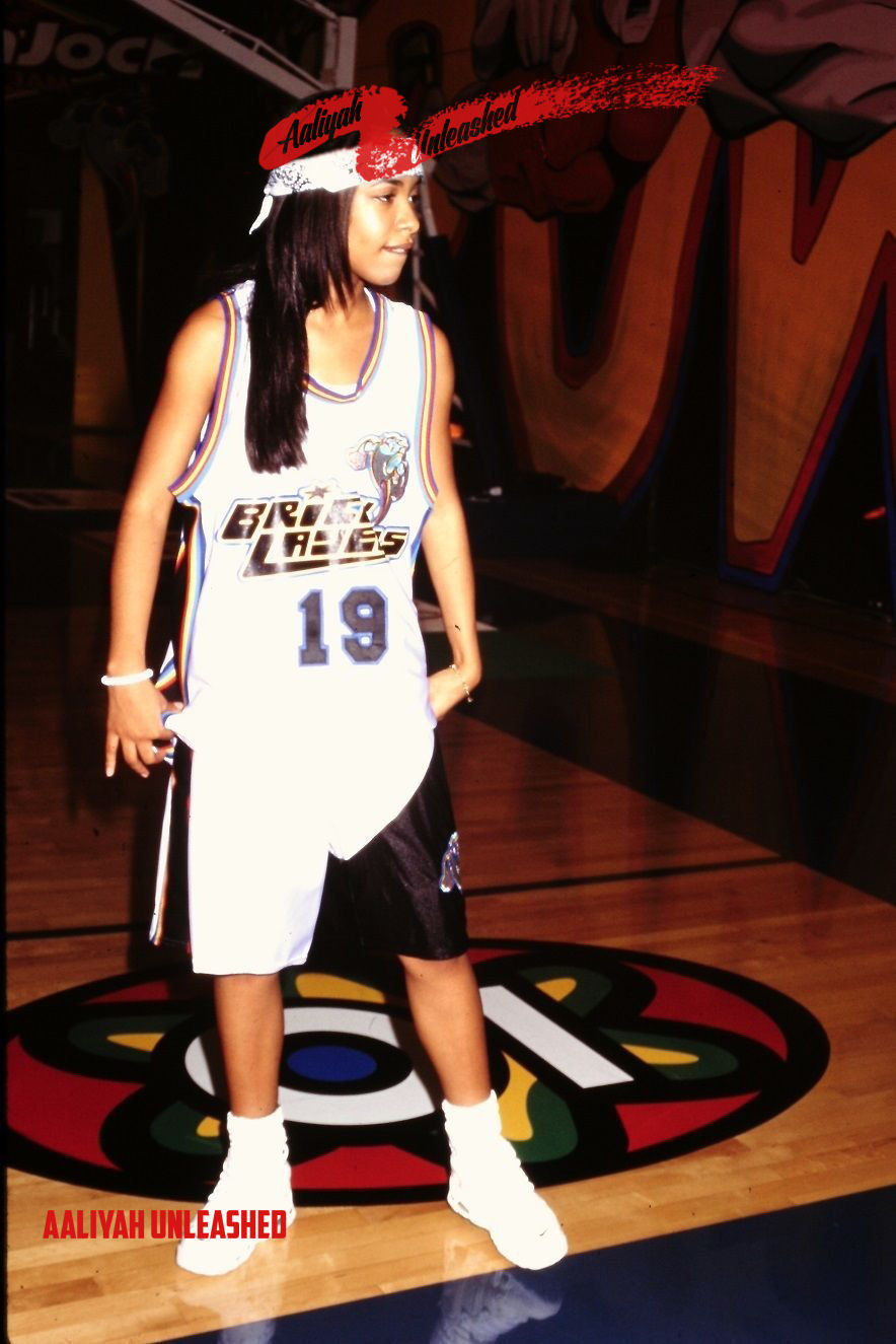 Aaliyah Photo: Aaliyah on MTV Rock'n'Jock basketball Game