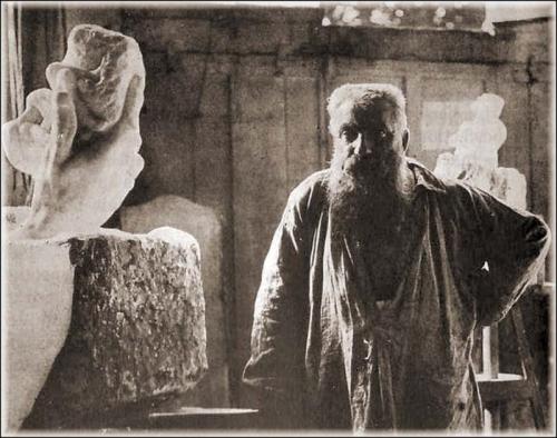 1bohemian:  Auguste Rodin, dans son atelier avec, La main de Dieu, 1898, Sourcing image, Hans Belting