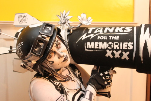 So, my new Tank Girl cosplay may have gone a tad viral! I posted it on my cosplay Facebook on Wednes